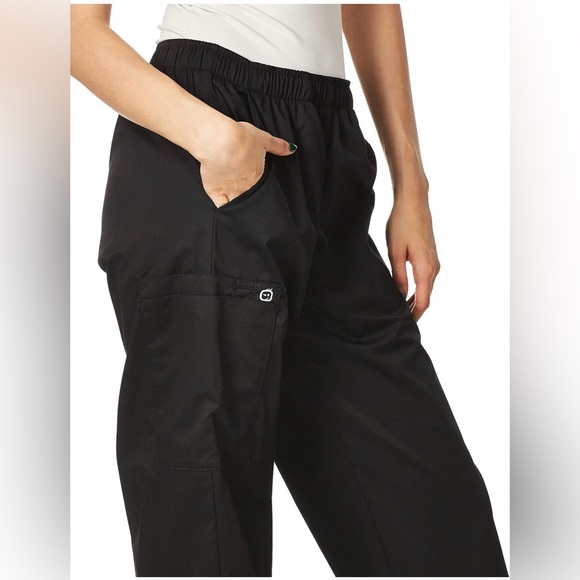 WonderWink Women's Pull-On Cargo Pant, Black - Picture 3 of 4